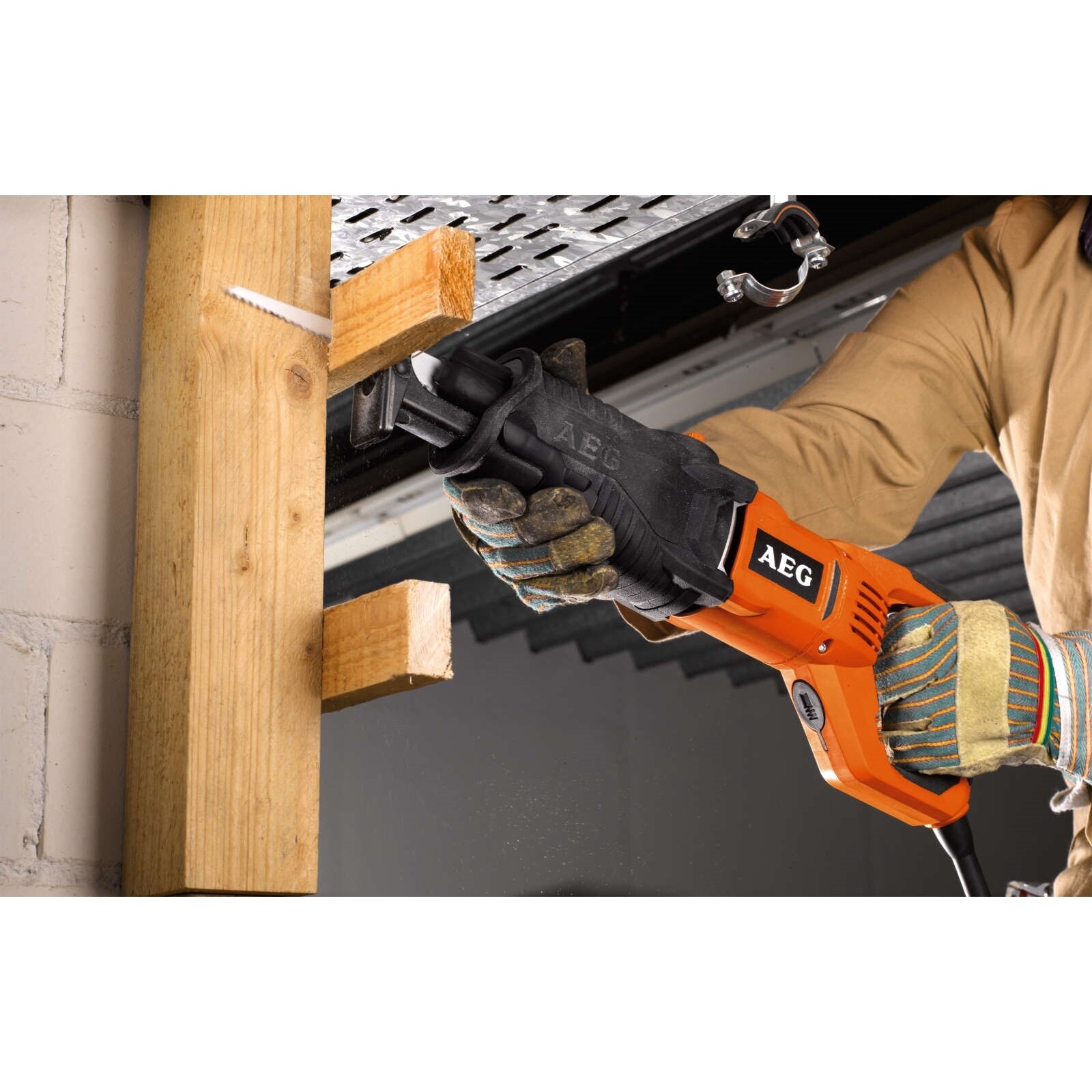 AEG 900W Corded Reciprocating Saw