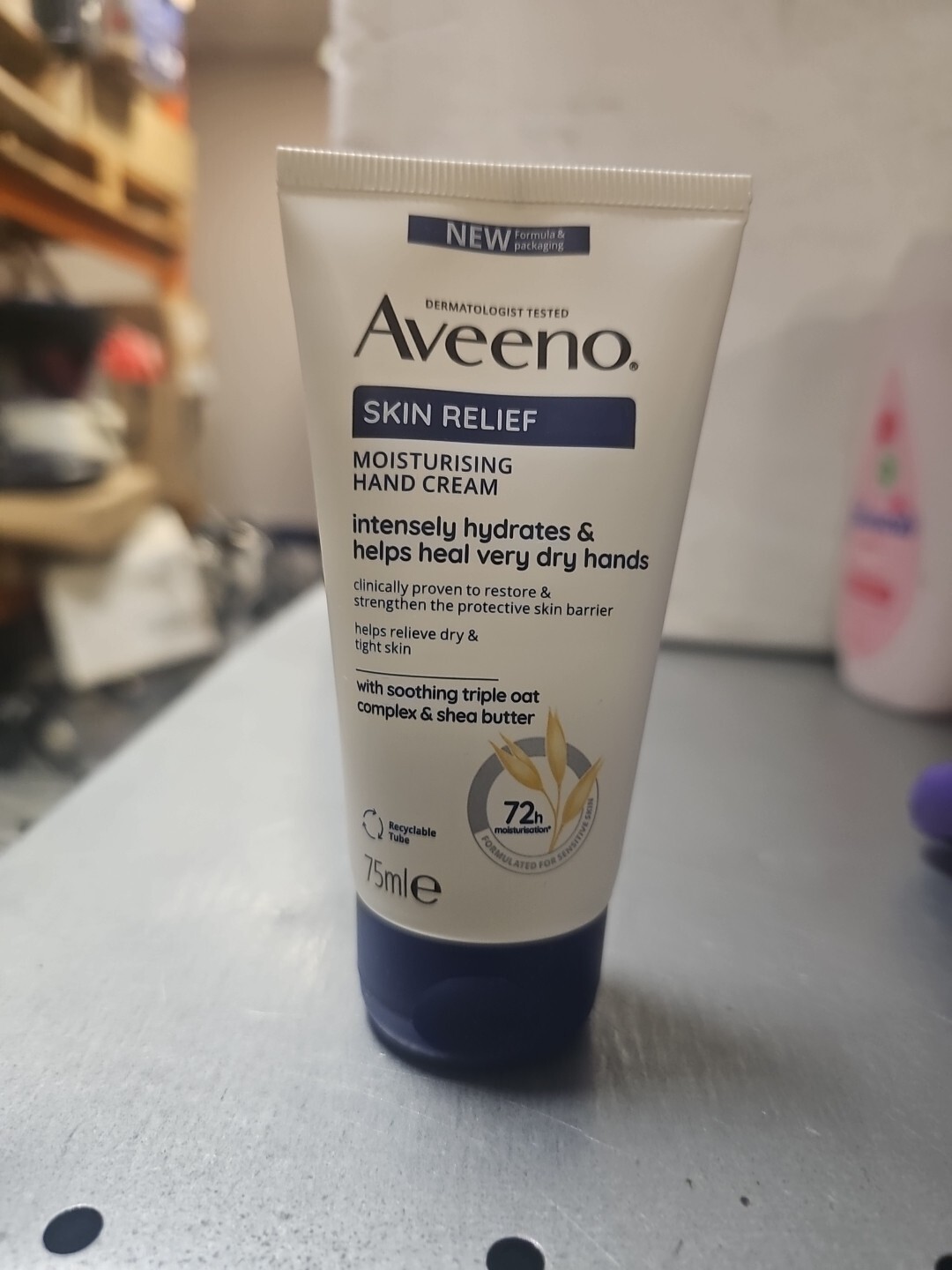 Aveeno Skin Relief Hand Cream 75ml